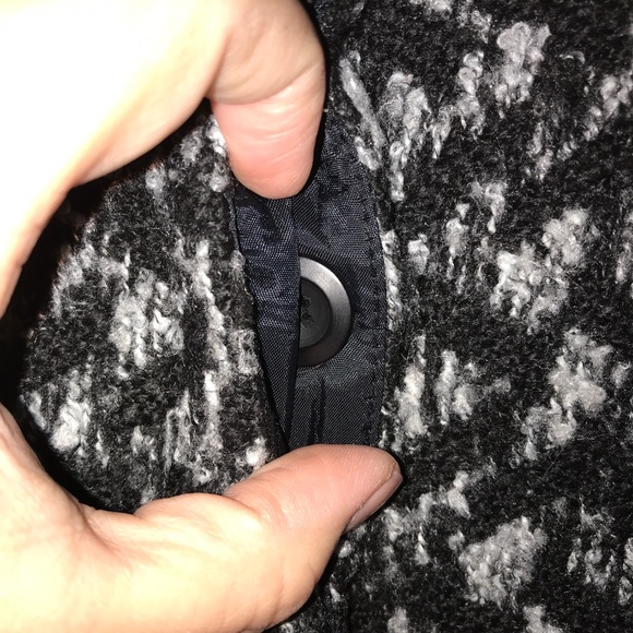 Winter Coat Margaret M Black and White Tweed Chevron Button Up w/ Belt Sz 4 GUC - Picture 6 of 8